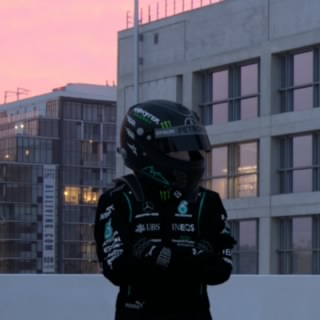 Mika28