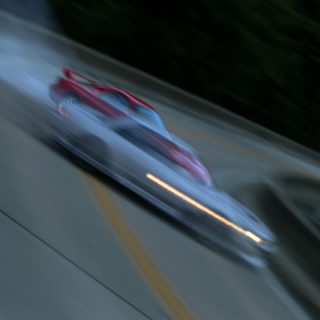真に受けんな
