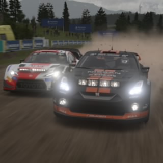 トム