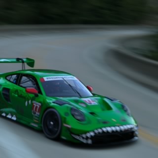 FLYONLYON