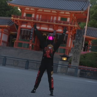 Ryosuke T.
